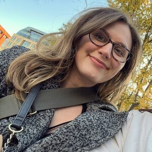 Meet your Posher, Caitlin